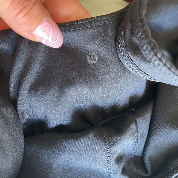 Black cropped work out tank top - Picture 2 of 4